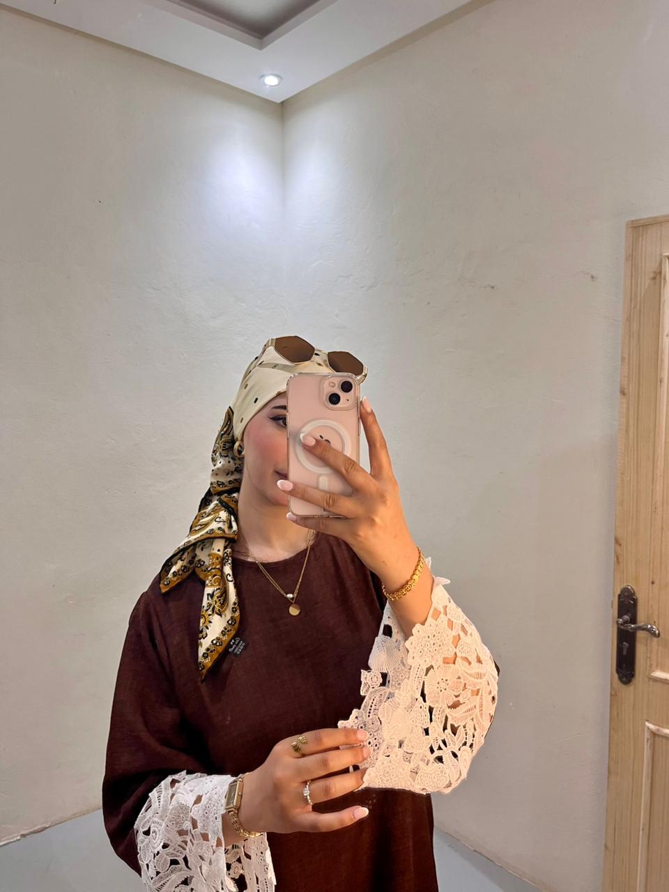 Robe Nour manches dentelle